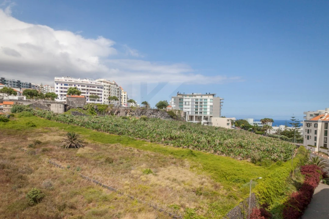 Apartamento T3 para Arrendamento em São Martinho Foto 20
