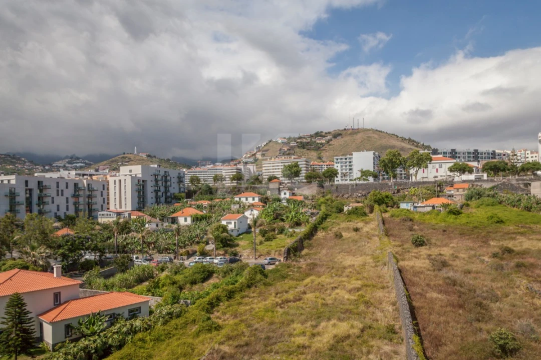 Apartamento T3 para Arrendamento em São Martinho Foto 21