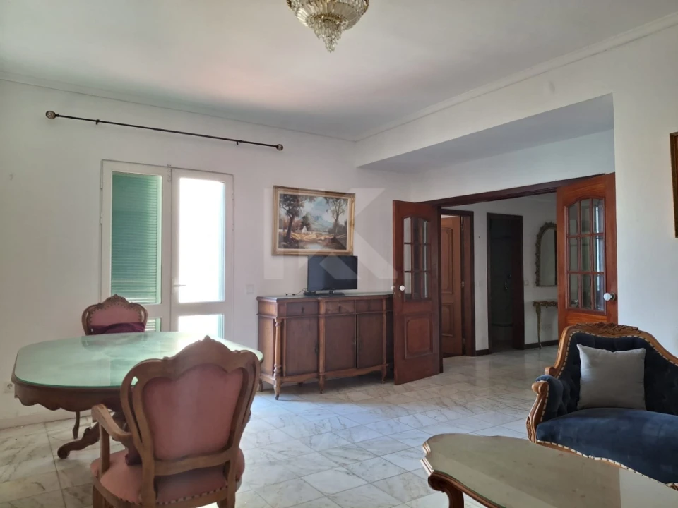 Apartamento T3 para Arrendamento em São Martinho Foto 5