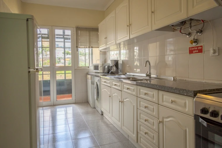 Apartamento T3 para Arrendamento em São Martinho Foto 8