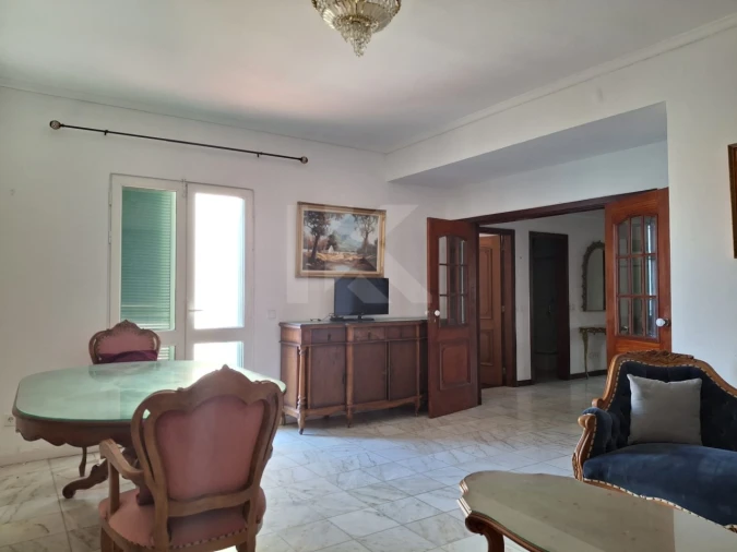 Apartamento T3 para Arrendamento em São Martinho Foto 5