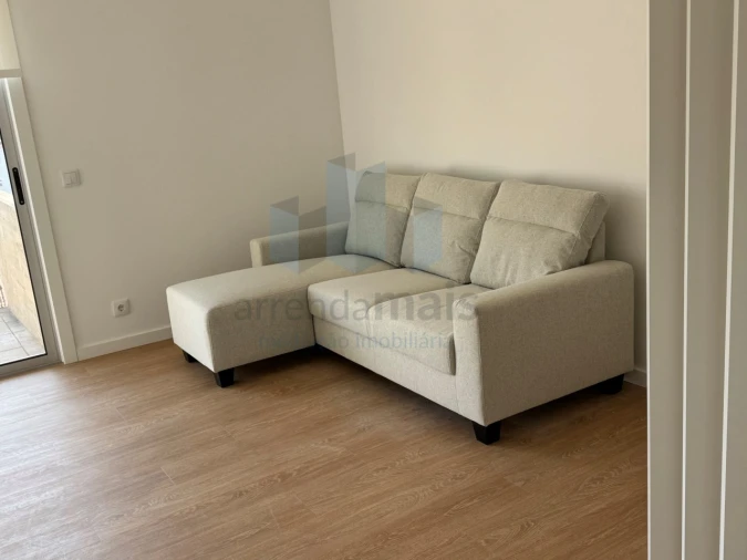 Apartamento T2 para Arrendamento em Sé Nova, Santa Cruz, Almedina e São Bartolomeu Foto 5