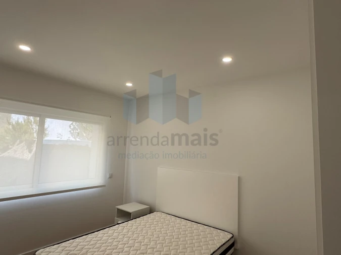 Apartamento T2 para Arrendamento em Sé Nova, Santa Cruz, Almedina e São Bartolomeu Foto 12