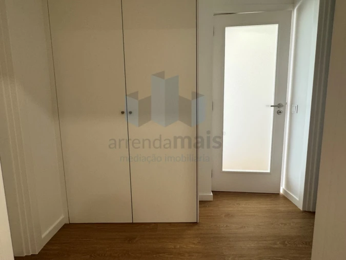 Apartamento T2 para Arrendamento em Sé Nova, Santa Cruz, Almedina e São Bartolomeu Foto 15