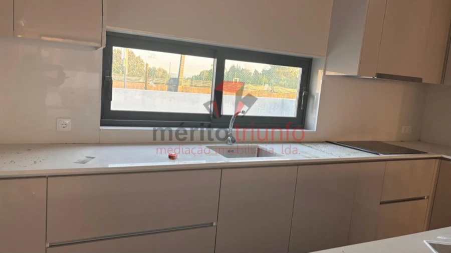 Moradia T3 para Venda em Carreira e Fonte Coberta Foto 8