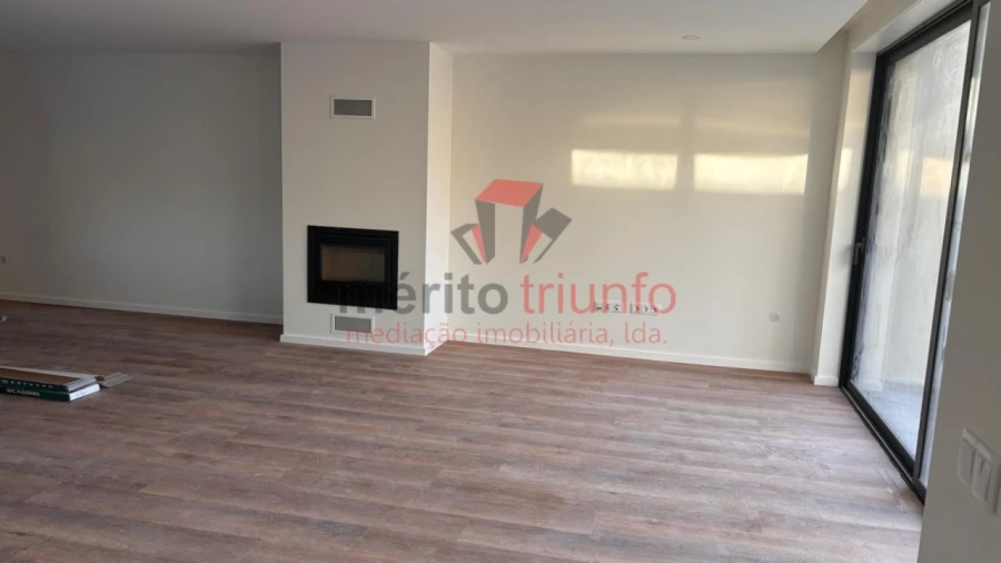 Moradia T3 para Venda em Carreira e Fonte Coberta Foto 9