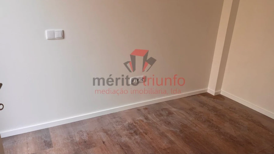 Moradia T3 para Venda em Carreira e Fonte Coberta Foto 11