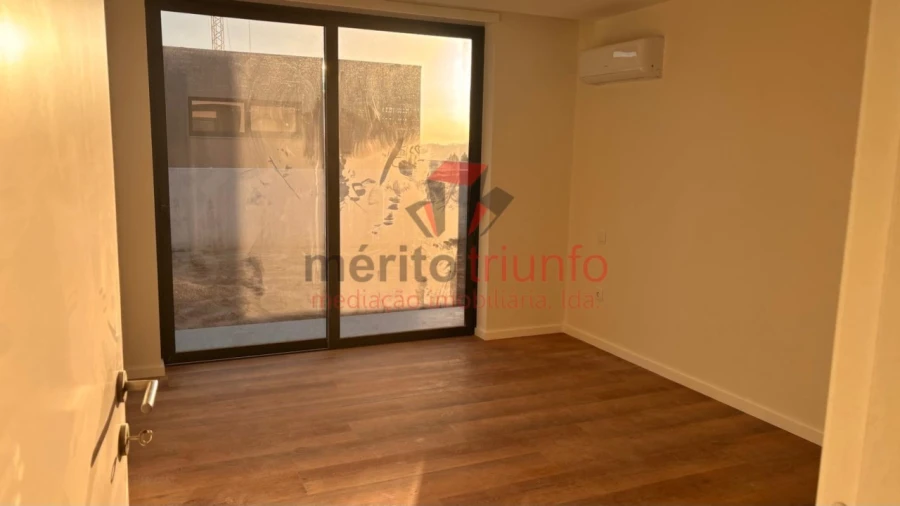 Moradia T3 para Venda em Carreira e Fonte Coberta Foto 14