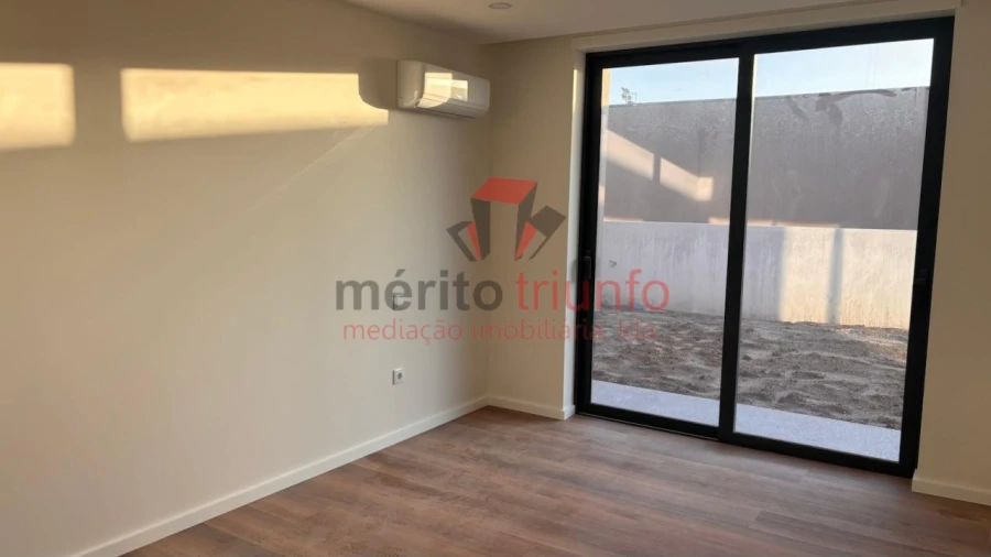 Moradia T3 para Venda em Carreira e Fonte Coberta Foto 15