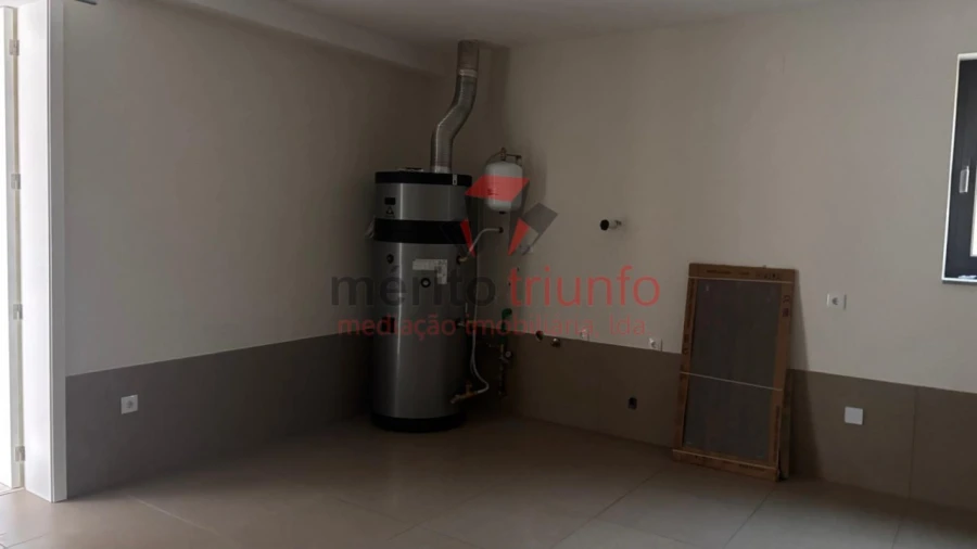 Moradia T3 para Venda em Carreira e Fonte Coberta Foto 17