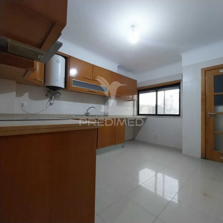 Apartamento T3 para Venda em Rio de Mouro Foto 3