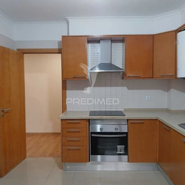 Apartamento T3 para Venda em Rio de Mouro Foto 2
