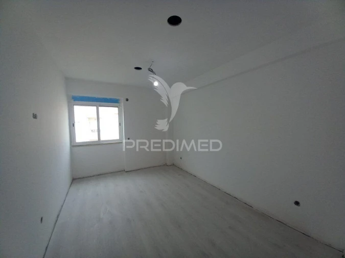 Apartamento T2 para Venda em Carregado e Cadafais Foto 16