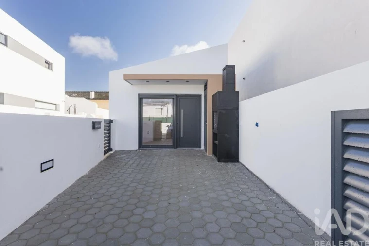 Moradia T2 para Venda em A dos Cunhados e Maceira Foto 1