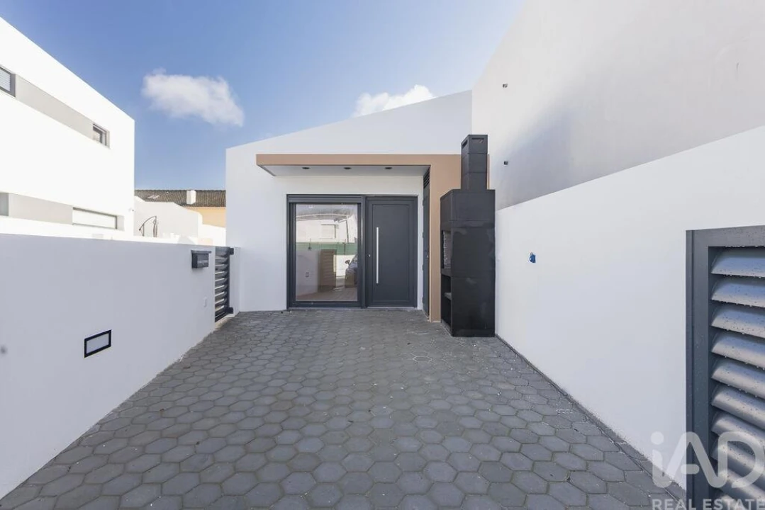 Moradia T2 para Venda em A dos Cunhados e Maceira Foto 1