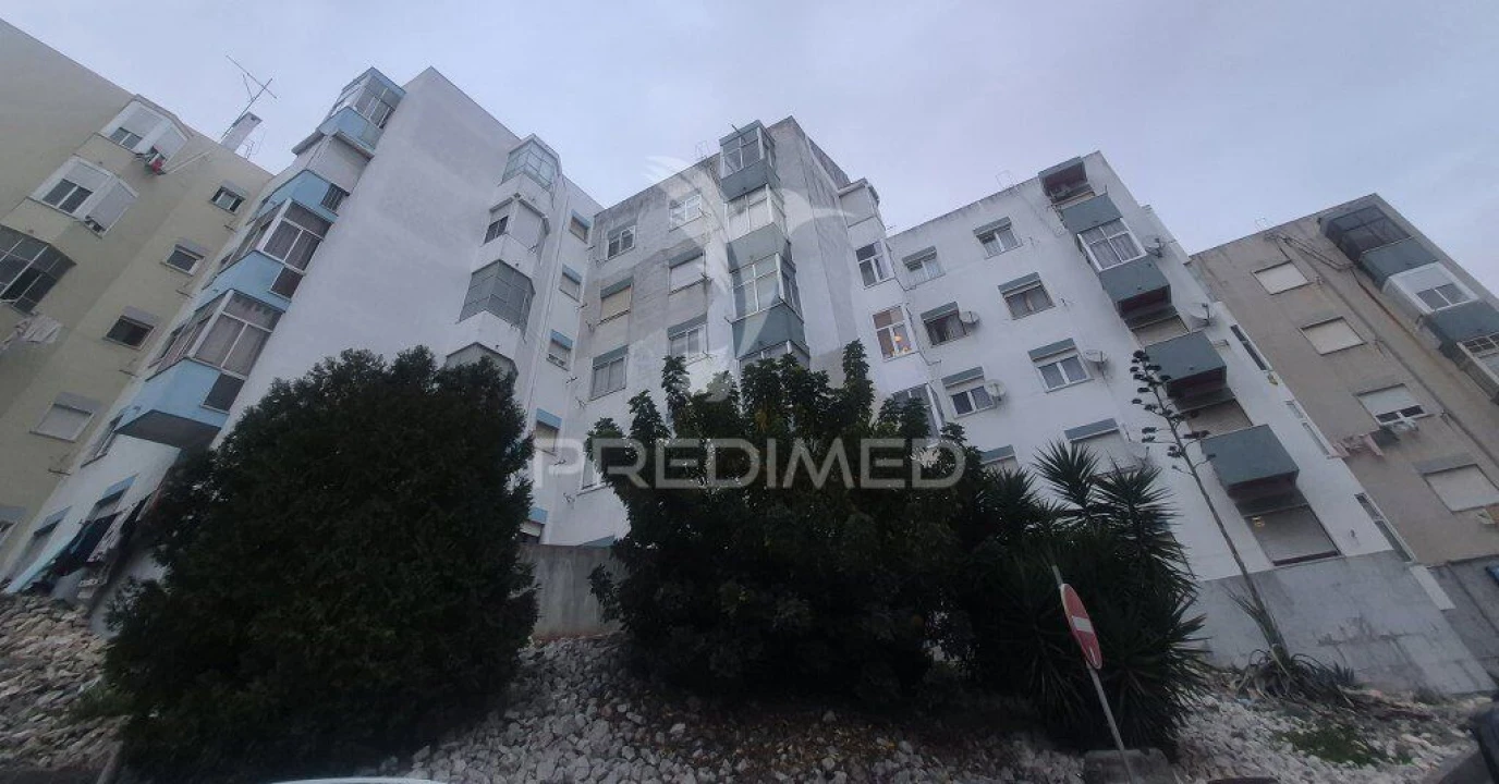 Apartamento T2 para Venda em Póvoa de Santo Adrião e Olival Basto Foto 7