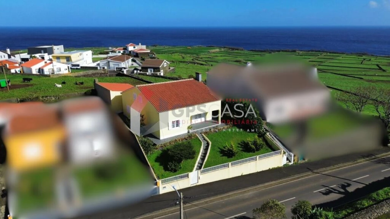 Moradia T3 para Venda em Cabo da Praia Foto 1