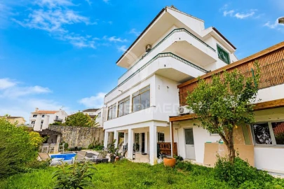 Moradia T7 para Venda em Corroios