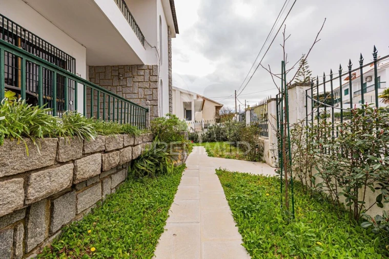 Moradia T8 para Venda em Corroios Foto 3