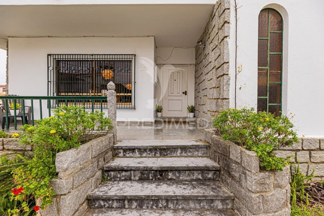 Moradia T8 para Venda em Corroios Foto 2