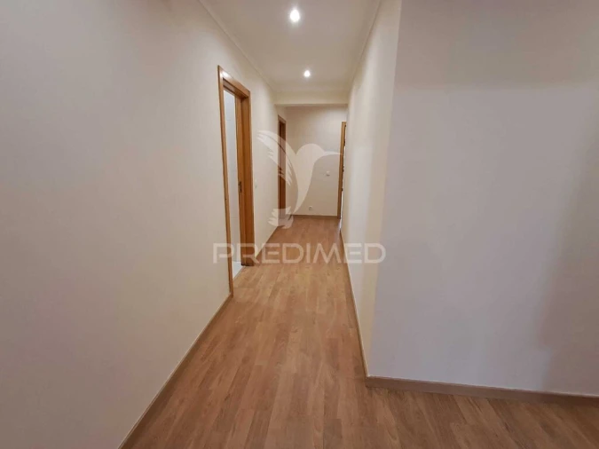 Apartamento T3 para Venda em Rio de Mouro Foto 9