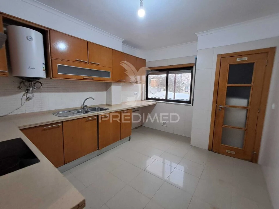 Apartamento T3 para Venda em Rio de Mouro Foto 2
