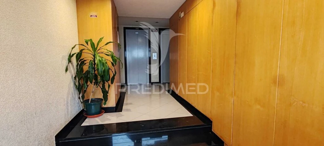 Apartamento T3 para Venda em Rio de Mouro Foto 2