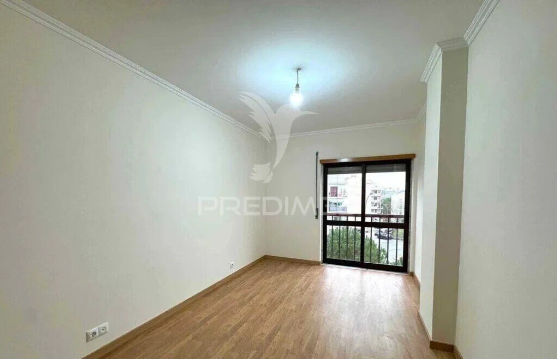 Apartamento T3 para Venda em Rio de Mouro Foto 19