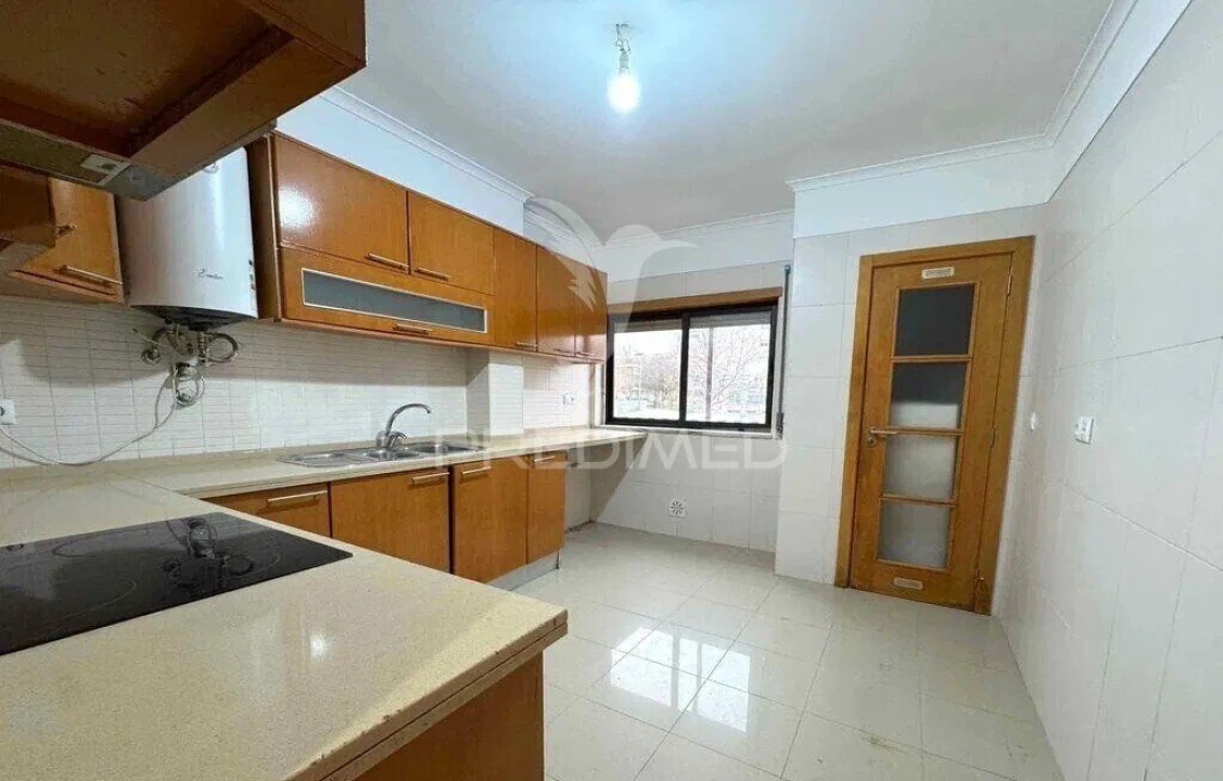 Apartamento T3 para Venda em Rio de Mouro Foto 4