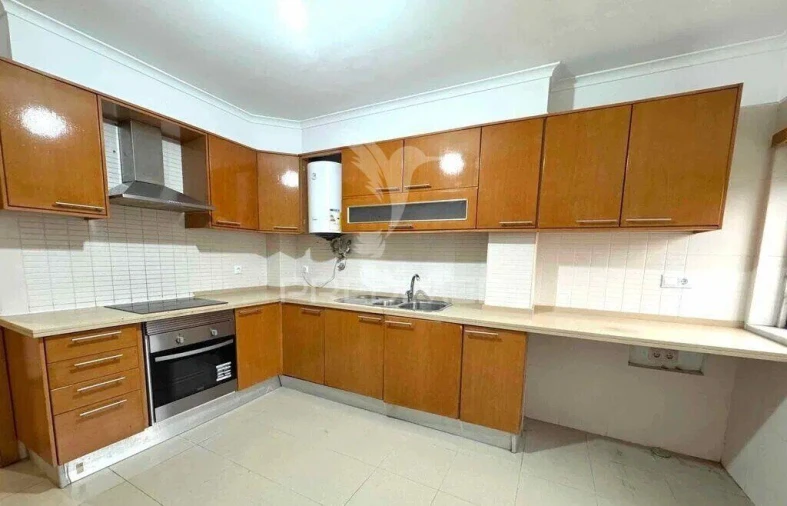 Apartamento T3 para Venda em Rio de Mouro Foto 2