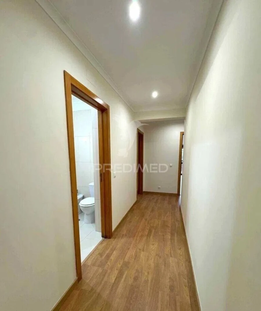 Apartamento T3 para Venda em Rio de Mouro Foto 9