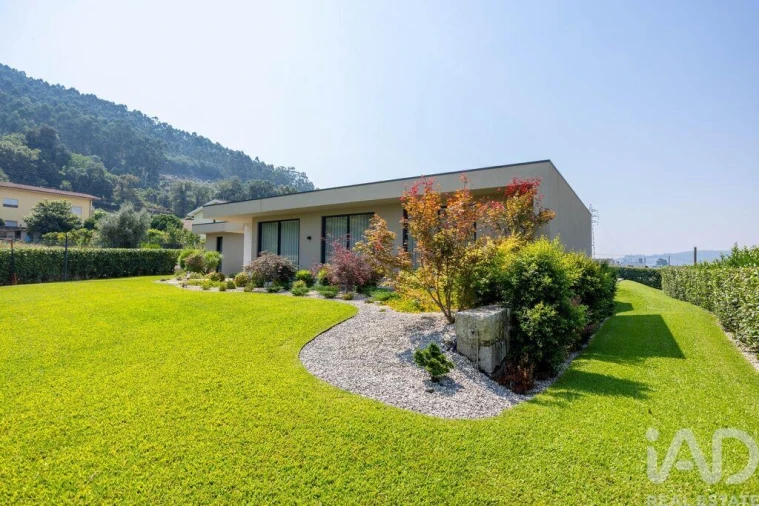 Moradia T3 para Venda em Santo Tirso, Couto (Santa Cristina e São Miguel) e Burgães Foto 2