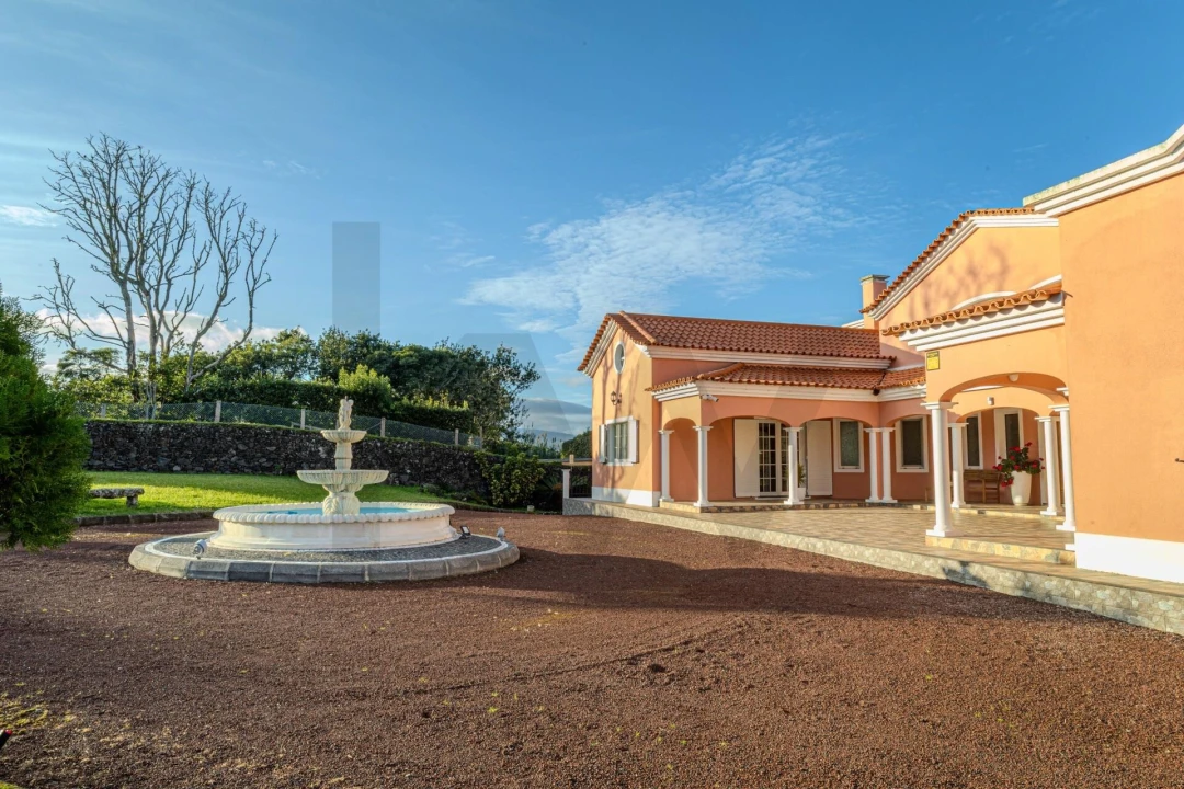 Moradia T7 para Venda em Fenais da Luz Foto 4