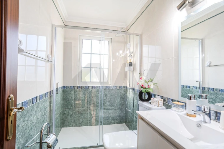 Moradia T7 para Venda em Fenais da Luz Foto 17