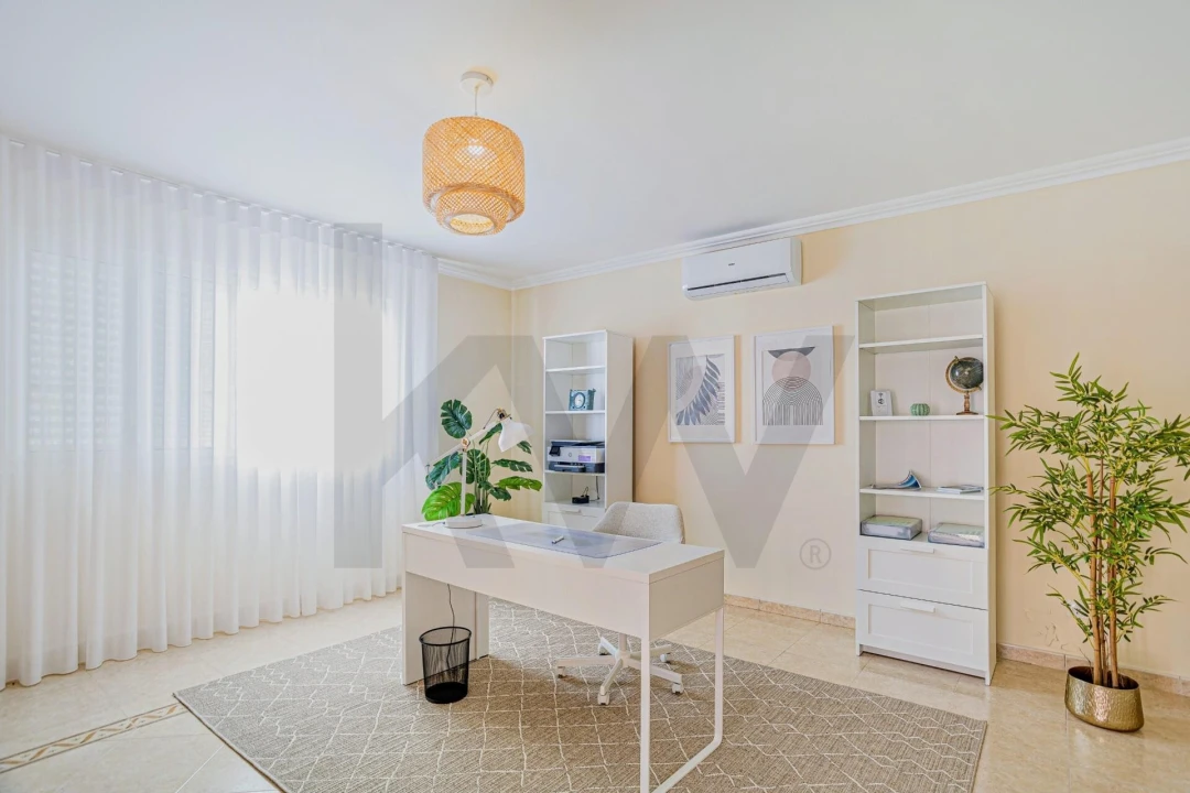 Moradia T7 para Venda em Fenais da Luz Foto 13