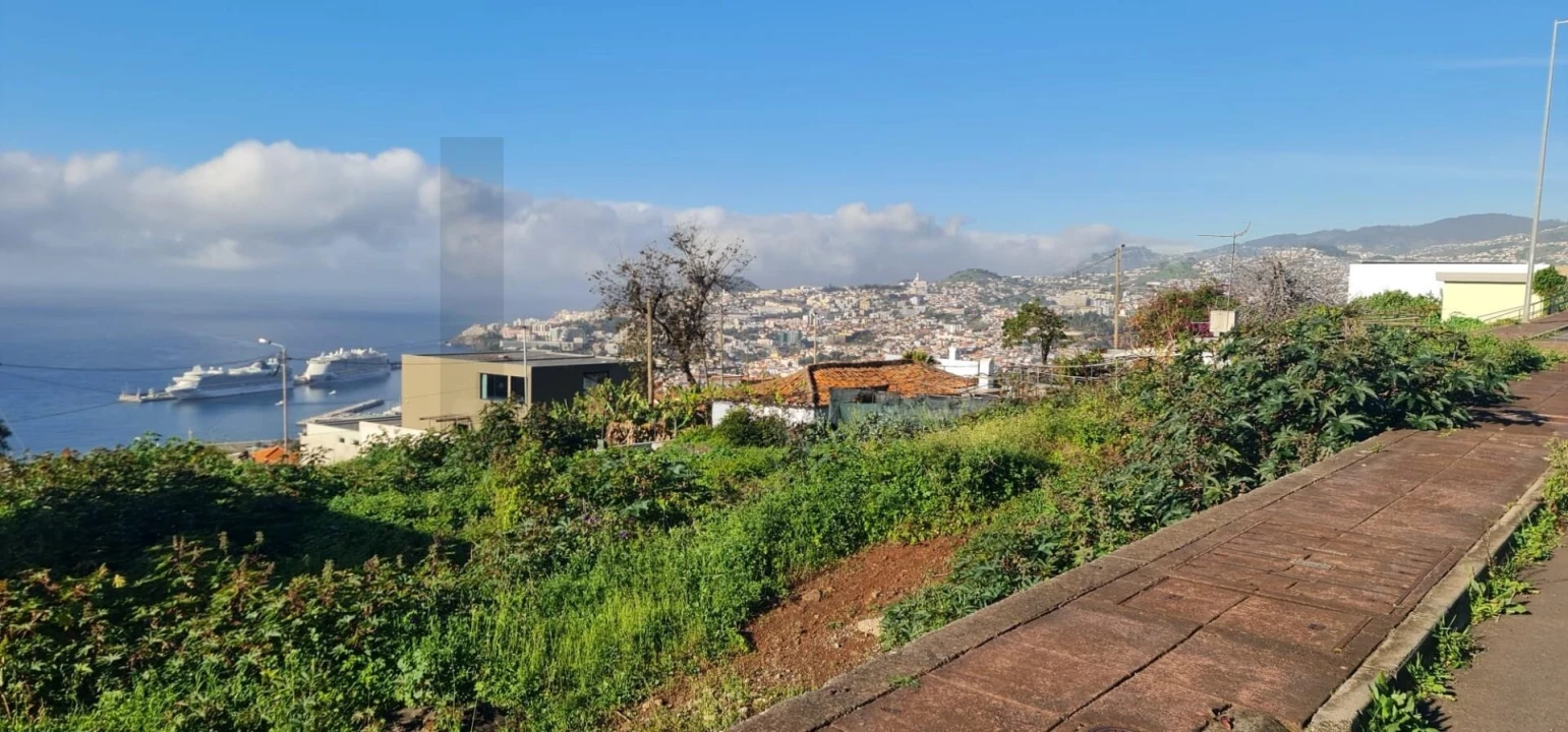 Terreno para Venda em Funchal (Santa Maria Maior) Foto 1