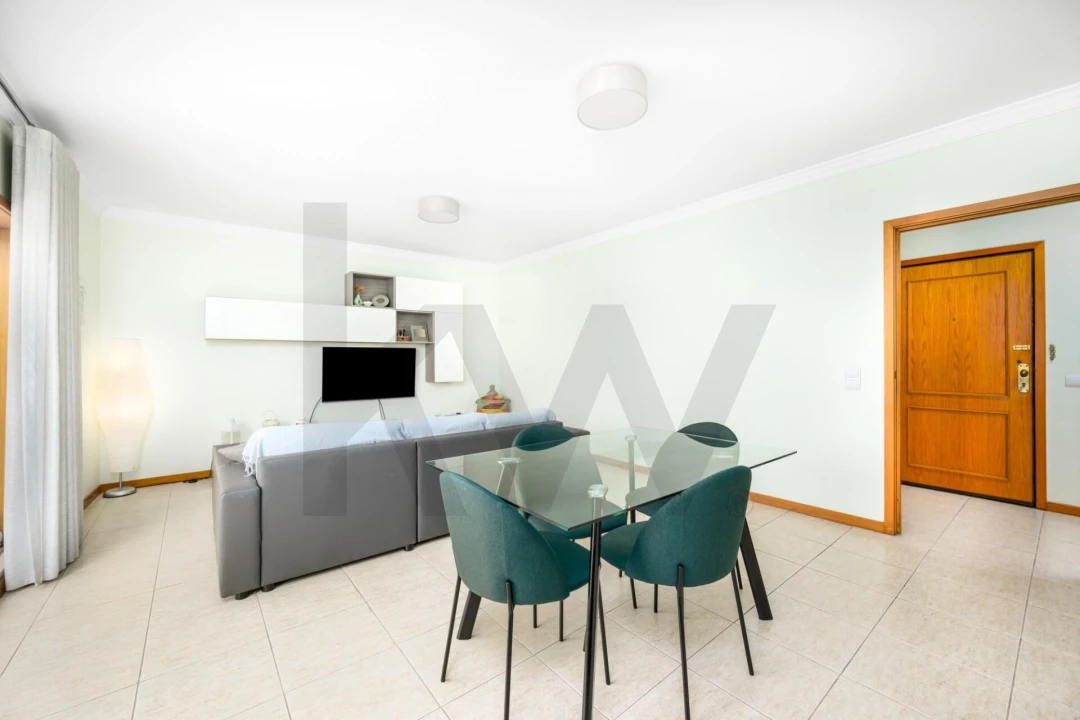 Apartamento T2 para Venda em Canelas Foto 4