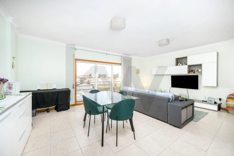 Apartamento T2 para Venda em Canelas Foto 3