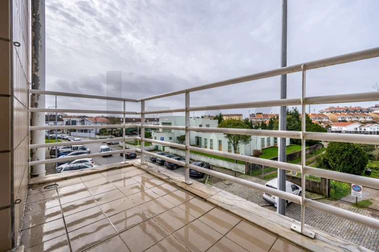 Apartamento T2 para Venda em Canelas Foto 17