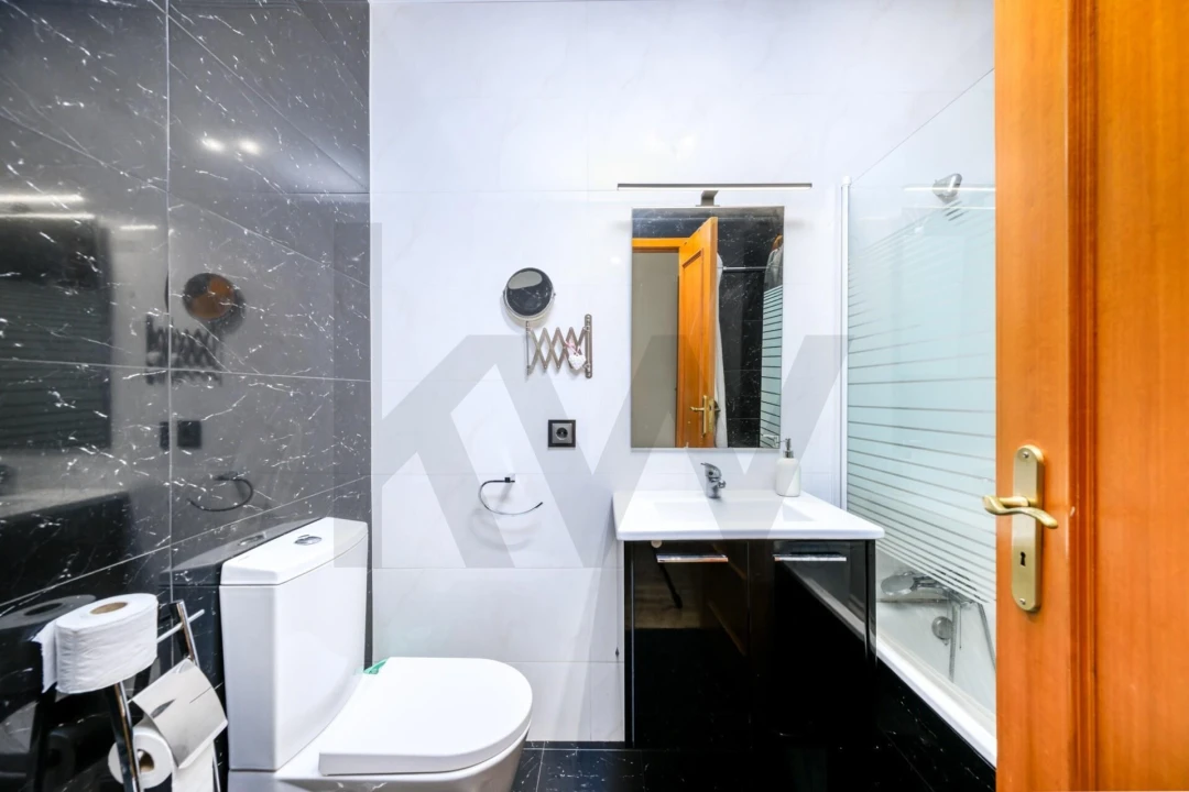 Apartamento T2 para Venda em Canelas Foto 12