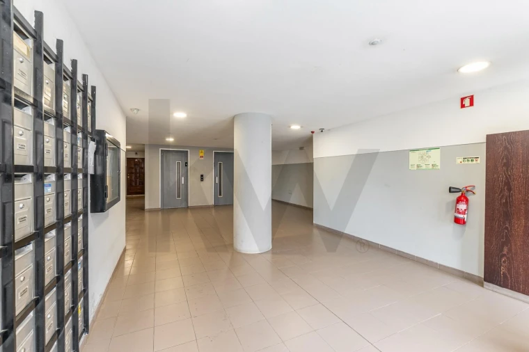 Apartamento T2 para Venda em Mafamude e Vilar do Paraíso Foto 25