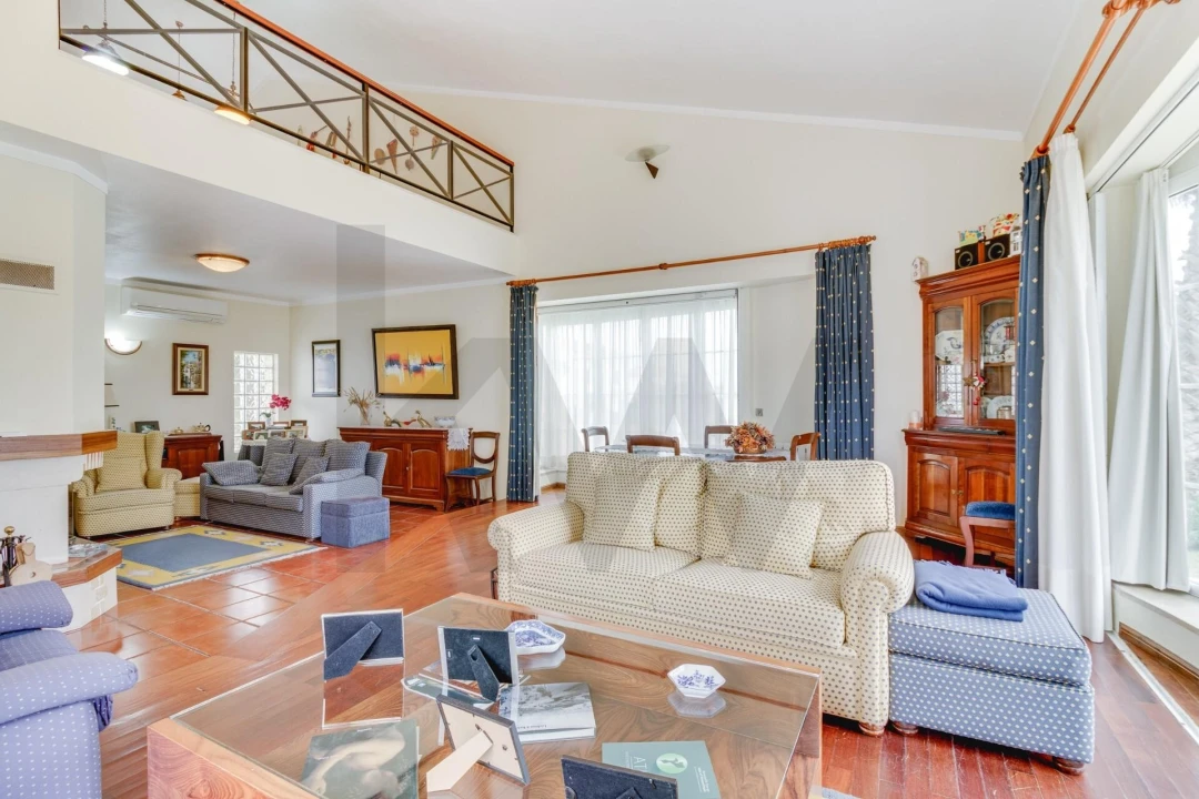 Moradia T6 para Venda em Santa Maria e São Miguel, São Martinho, São Pedro Penaferrim Foto 1