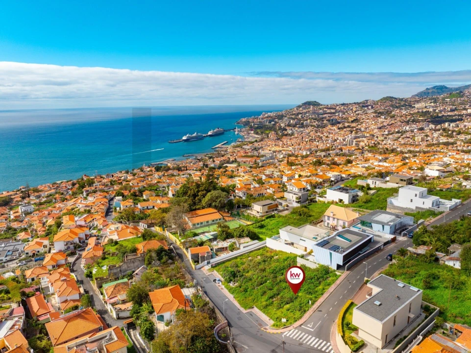 Terreno para Venda em Funchal (Santa Maria Maior) Foto 1