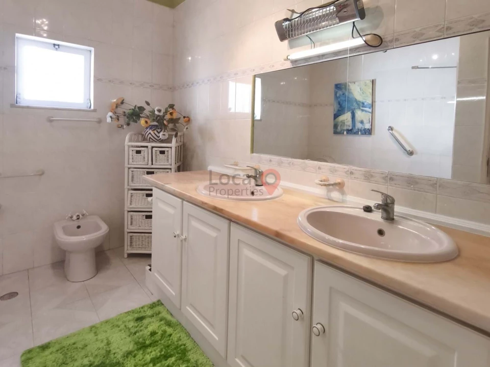 Moradia T5 para Venda em Lagos (São Sebastião e Santa Maria) Foto 13