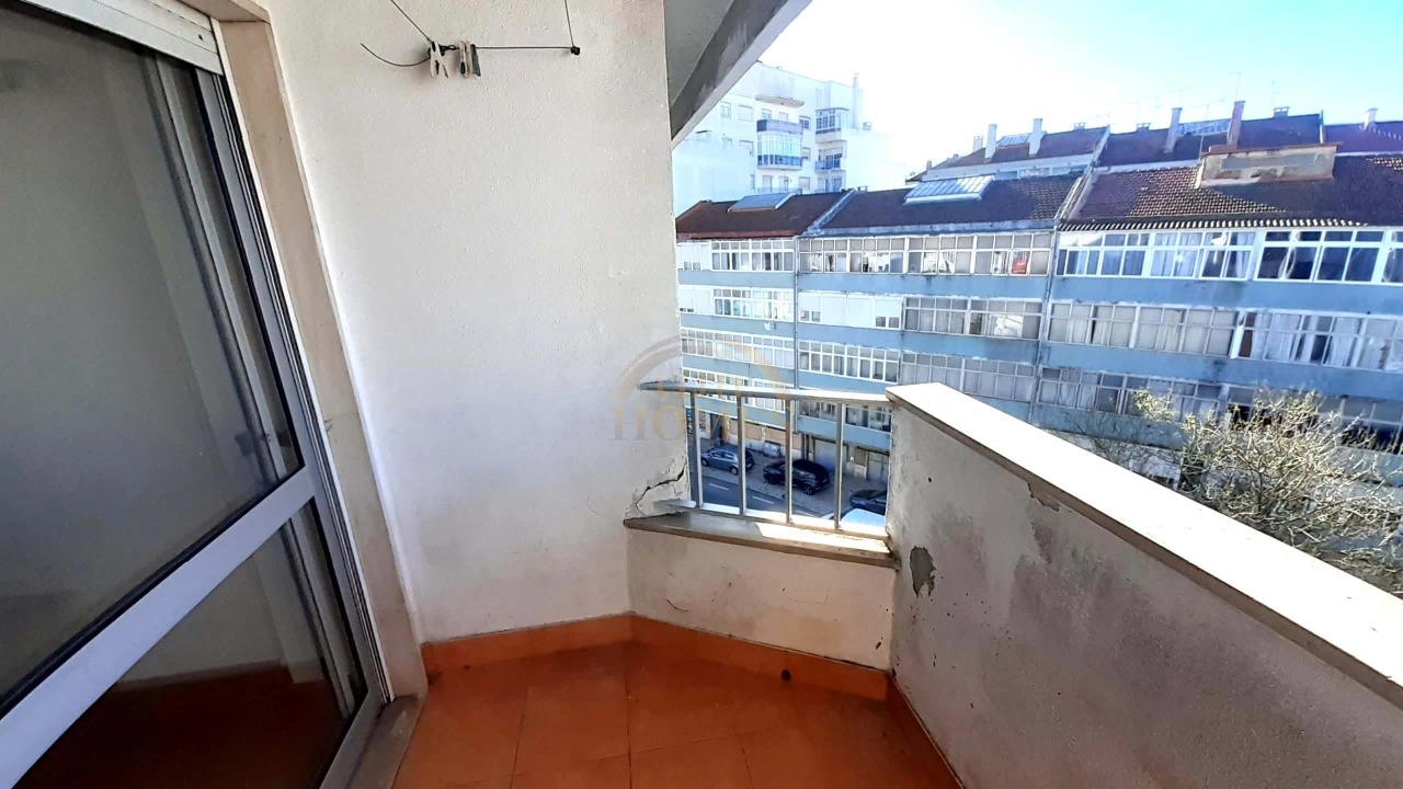Apartamento T2 para Venda em Agualva e Mira-Sintra Foto 8
