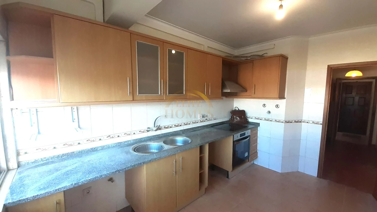 Apartamento T2 para Venda em Agualva e Mira-Sintra Foto 2