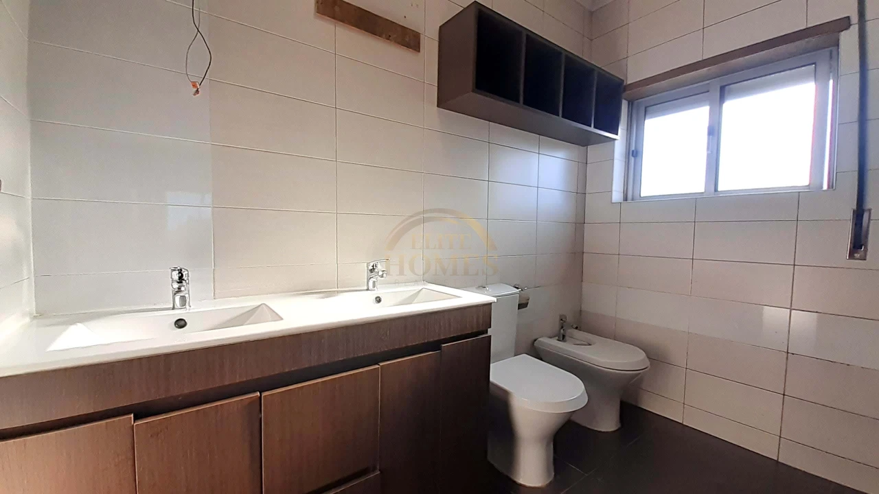 Apartamento T2 para Venda em Agualva e Mira-Sintra Foto 10