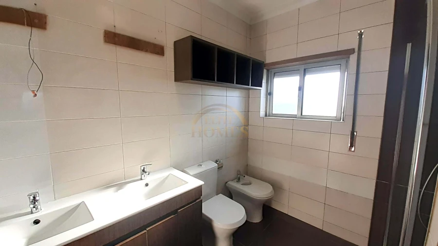 Apartamento T2 para Venda em Agualva e Mira-Sintra Foto 13