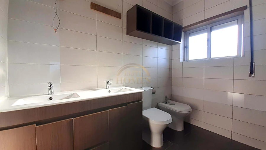 Apartamento T2 para Venda em Agualva e Mira-Sintra Foto 12