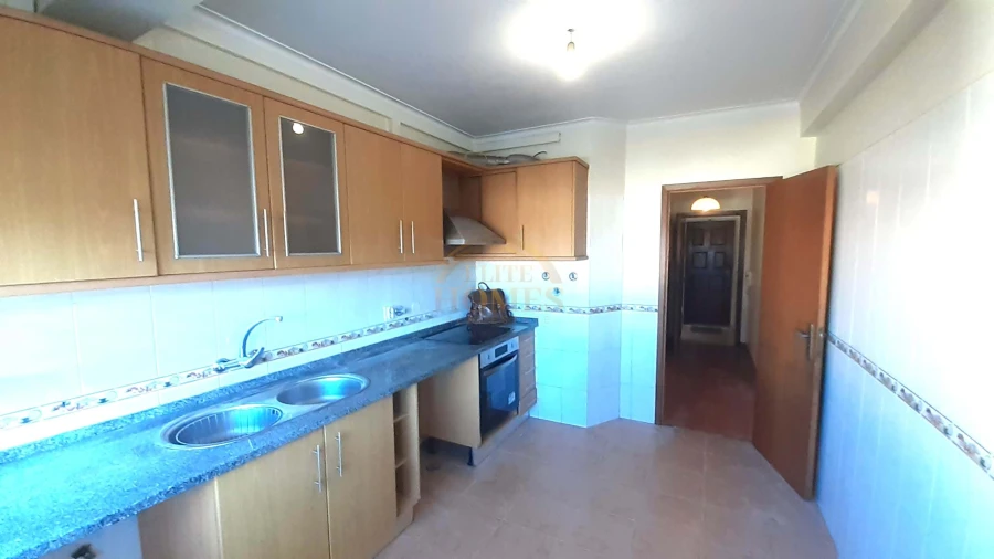 Apartamento T2 para Venda em Agualva e Mira-Sintra Foto 3